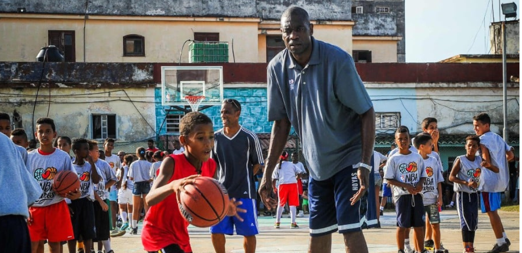 Dikembe Mutombo, NBA Star, Passes Away at 58